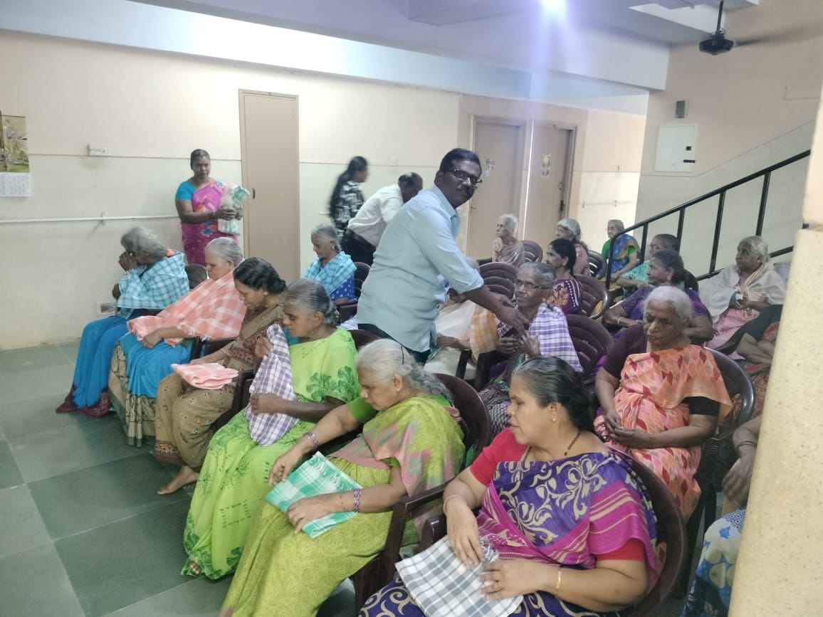 Old Age People : Clothes Distribution